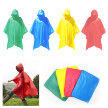 Diferentes colores Impermeable PVC Poncho de lluvia con capucha